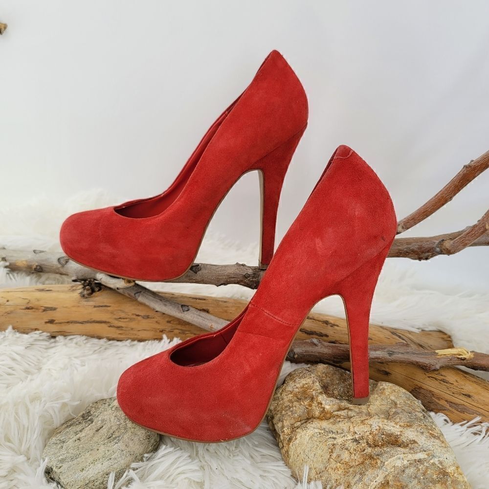 Steve madden traissie platform pumps. Red suede